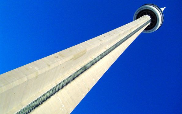 cn-tower-with-kids