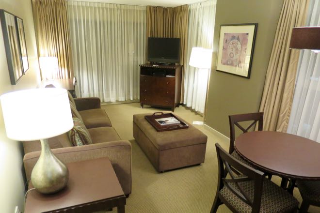 Best Family Hotels in Vancouver: Great family suite with living room and kitchen.