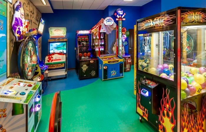 Kid friendly hotel in Orlando with video games, play area, and games room.