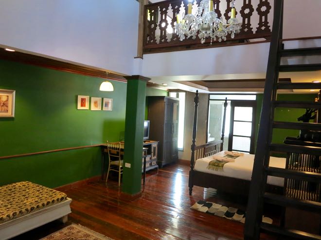 Ayutthaya Kid-Friendly Hotel – Tony's Guesthouse with Pool