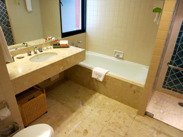Chatrium Sathon Hotel: bathroom
