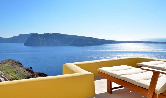 Best Santorini Villa: Ariadni Villas in Oia.