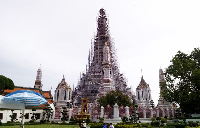 Wat Arun, the temple of Dawn, is one of Bangkok's oldest temples
