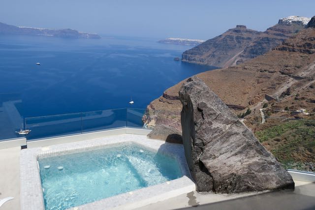 Santorini with rental car – finding the best views.