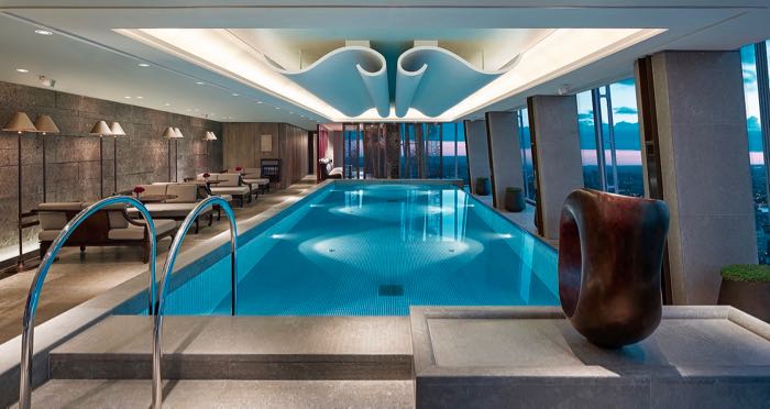 Luxury London hotel with nice pool.