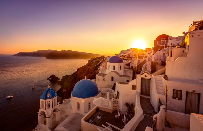 Oia hotels with sunset views.