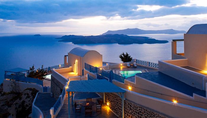Villa with caldera view in Santorini where the Kardashian's stayed