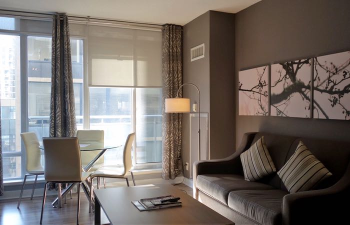 The luxury all-suite Executive Cosmopolitan Hotel in Toronto 