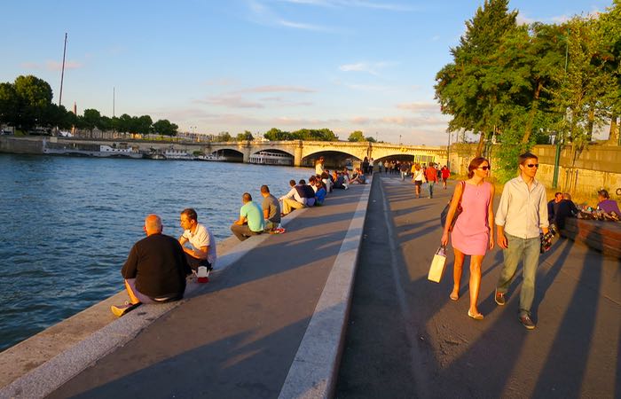 Picnic on Paris river.