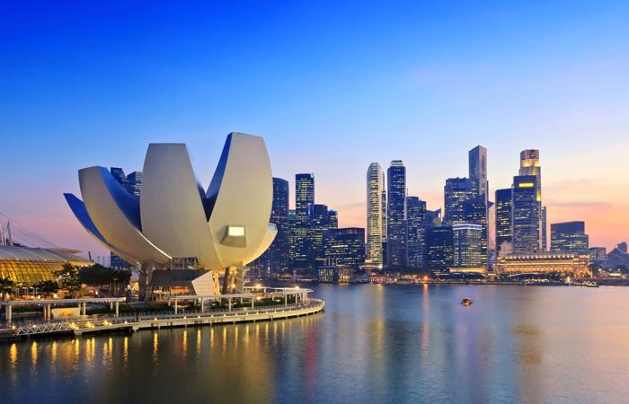 Some of the best views of the Singapore skyline can be found on Marina Bay 