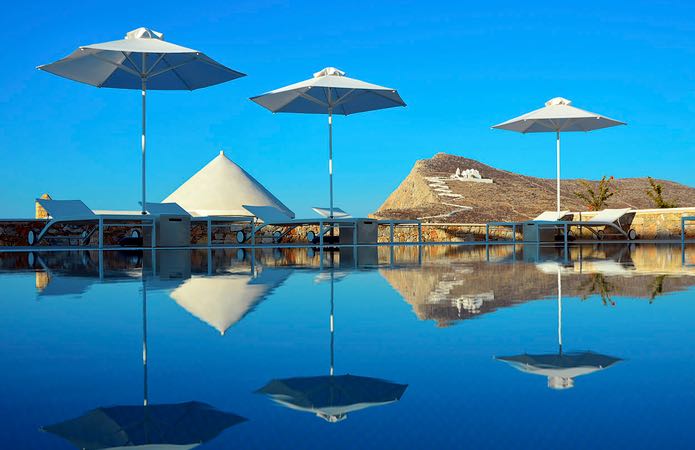 Good Folegandros hotel with pool.