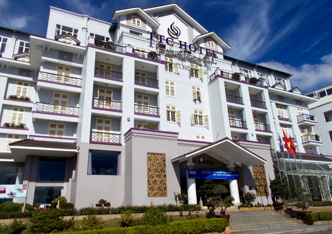 Dalat hotel with large rooms