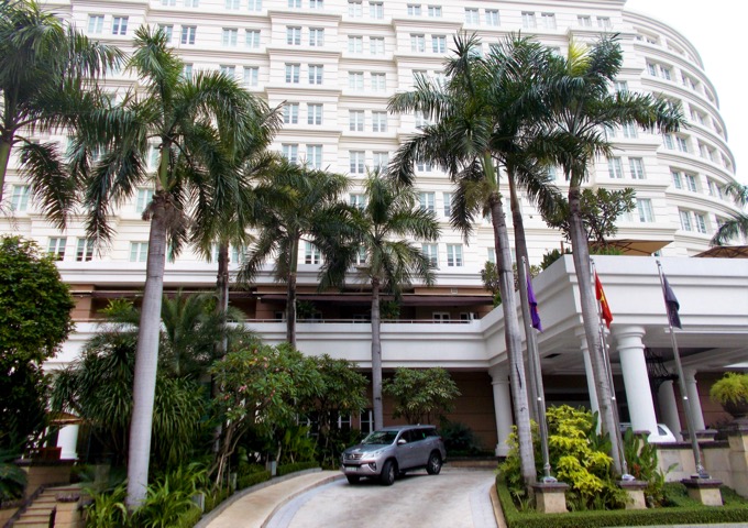 Saigon luxury hotel near opera house