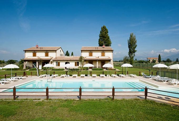 Agritourismo farmhouse with pool in Umbria.