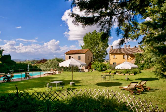 Agritourismo farmhouse with pool in Umbria.