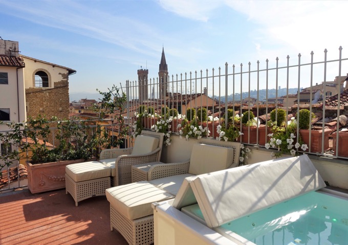 Florence hotel with private rooftop jacuzzi