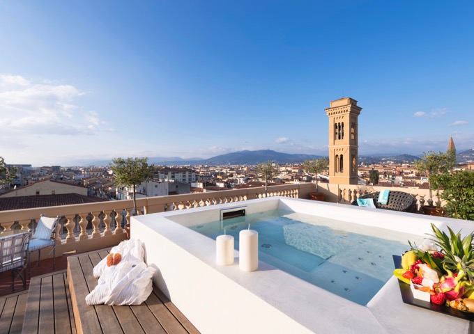 Florence hotel with private outdoor hot tub