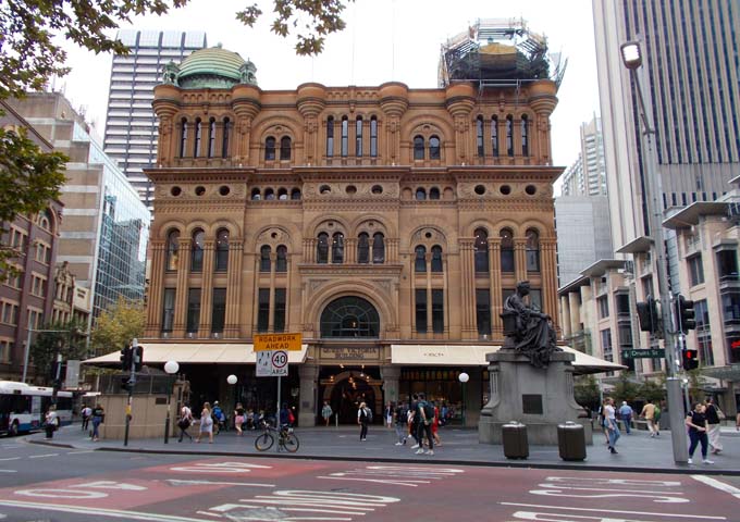 Bistros and boutiques in Queen Victoria Building