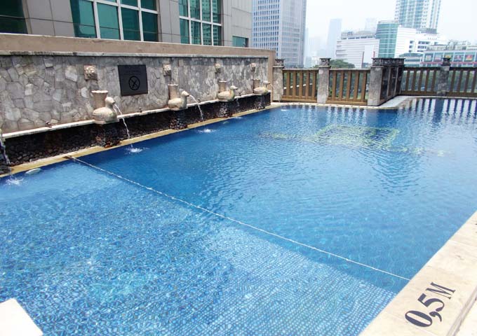 Small, noisy pool at conveniently-located JW Marriott