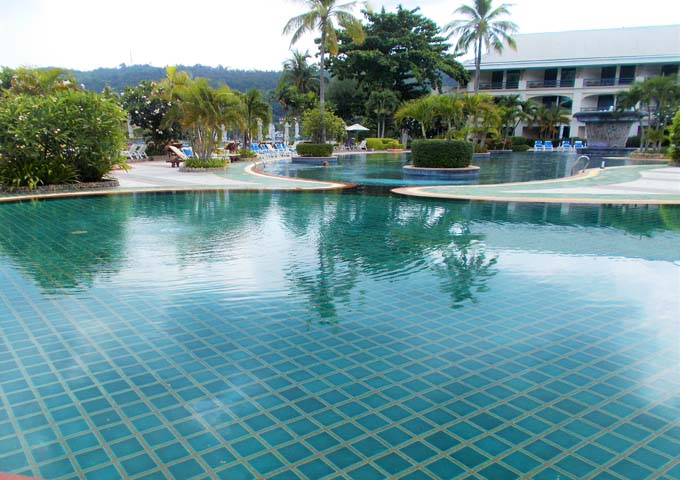 Stunning, lagoon-shaped pool and kids' activities at Island Cabana Hotel