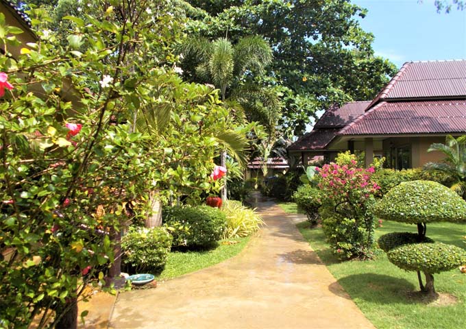 Traditionally Thai, comfortable and bright bungalows at Lanta Castaway