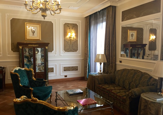 Milan luxury hotel on  Via  Della  Spiga