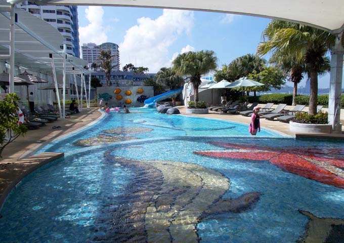 Kids'-pool for all ages at family-friendly Holiday Inn
