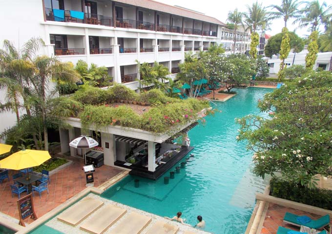 Inviting pool with bar and spacious rooms at Banthai