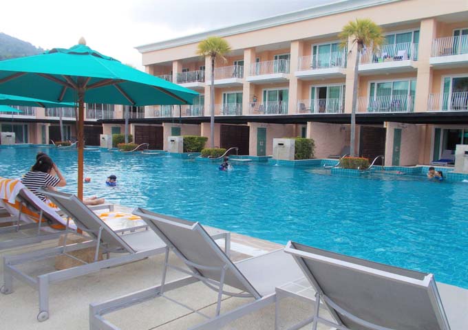 Larger pool and tasteful rooms at Millennium Lakeside