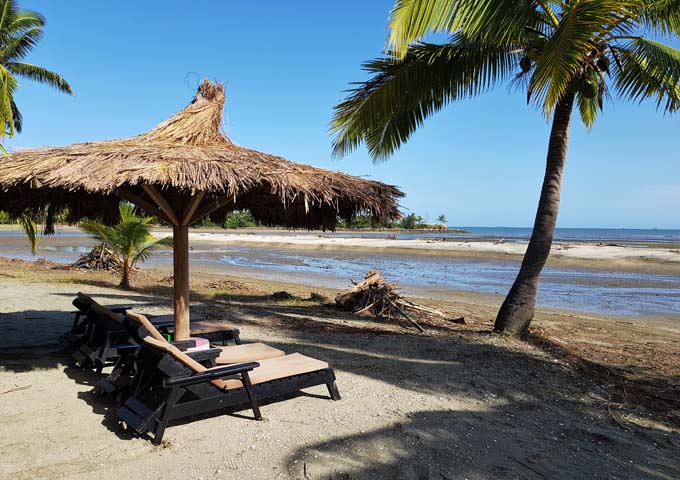 Rustic and shady beach in front of Club Fiji
