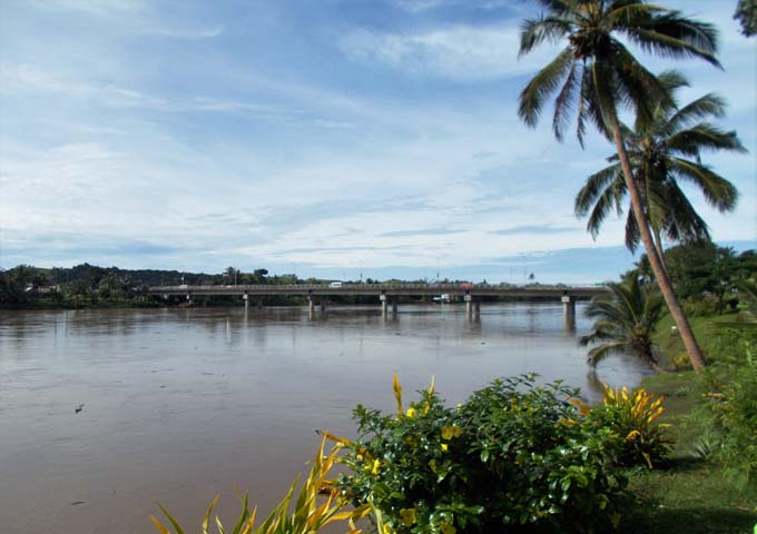 Sigatoka town on Sigatoka river.