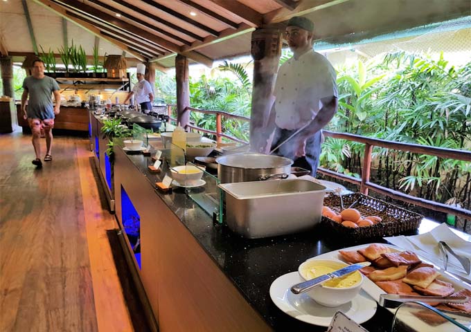 Buffet at Vale Ni Kana restaurant.