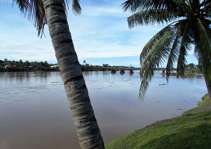 Well-connected Sigatoka town is located by the Sigatoke river.