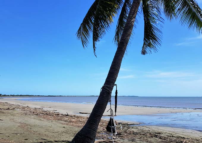 Resort is within walking distance of the unappealing Wailoaloa beach.