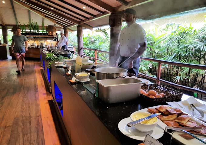 Excellent buffets at Vale Ni Kana in the Outrigger Resort.