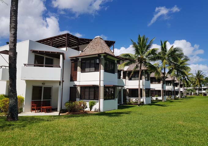 Fijian-style decor give the villas a pleasing look.