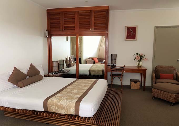 Deluxe Rooms have pleasing furnishings.