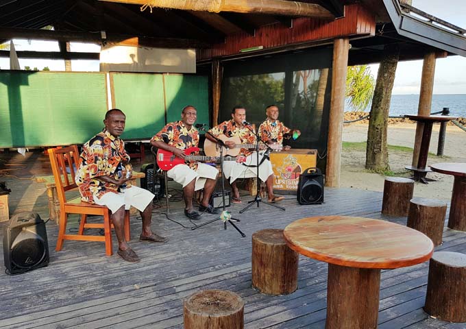 Beach Bar often features live music by a local band.