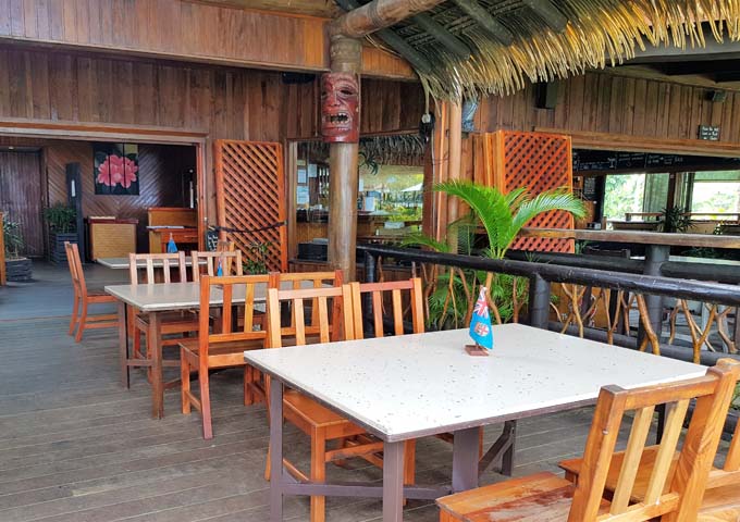 Onsite restaurant offer decent meals in a pleasant atmosphere.