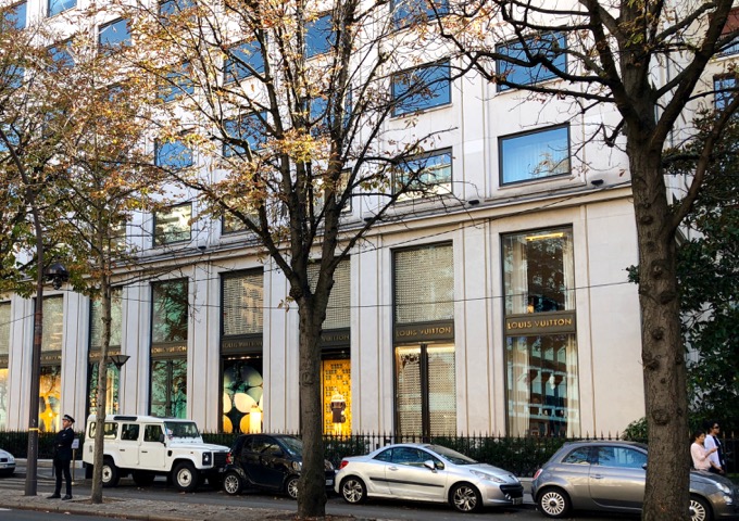 LOUIS VUITTON - 15 Photos & 12 Reviews - 22 avenue Montaigne