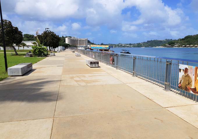 The harbourside pathway is delightful to walk on.