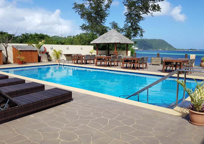 Lodge guests can use the Club's pool.
