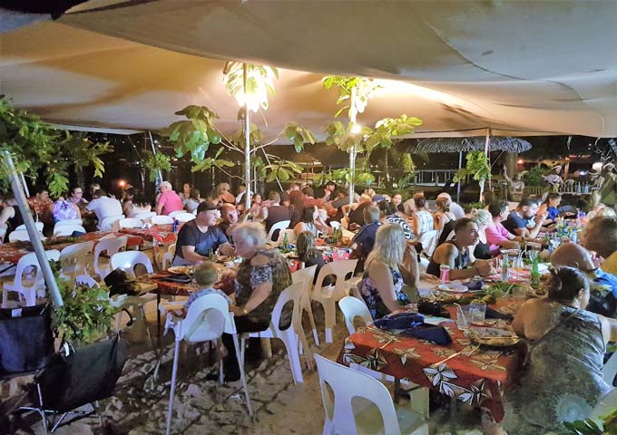 The restaurant offers themed buffets or traditional entertainment at night.