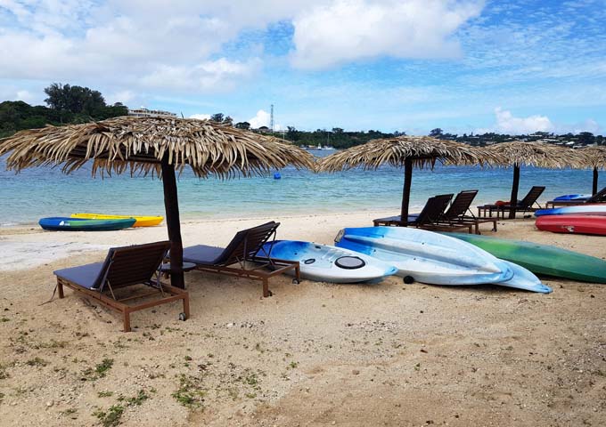 The resort offers free rental of kayaks.