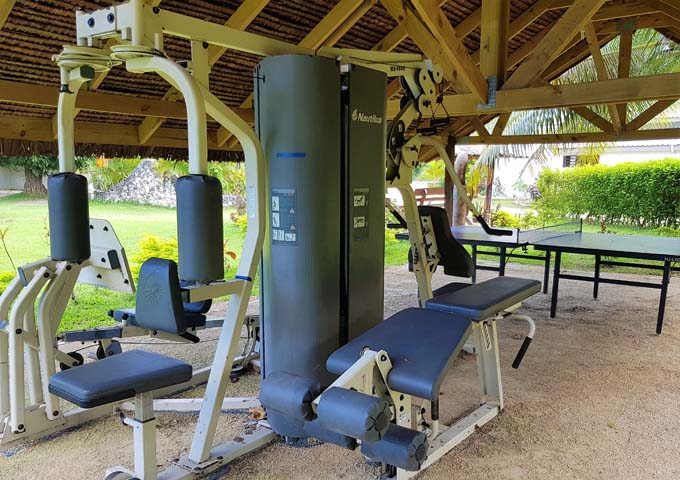 A small garden hut features 2 gym machines.