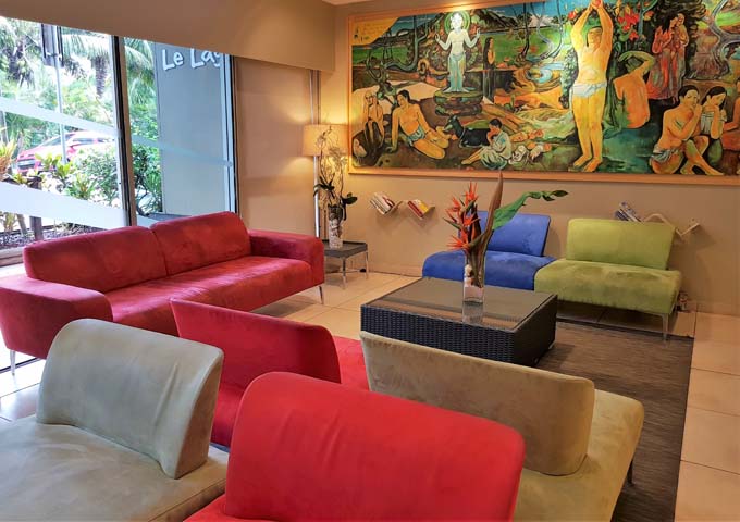 The colorful lobby features Gauguin-style art.