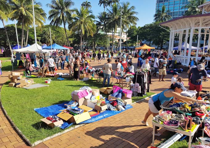 The bi-weekly flea market in the city park is very popular.