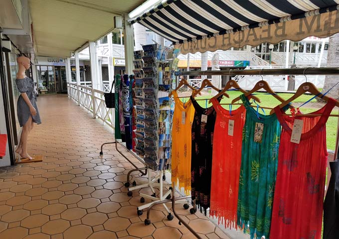Galerie Palm Beach arcade has chic boutiques and cafes.