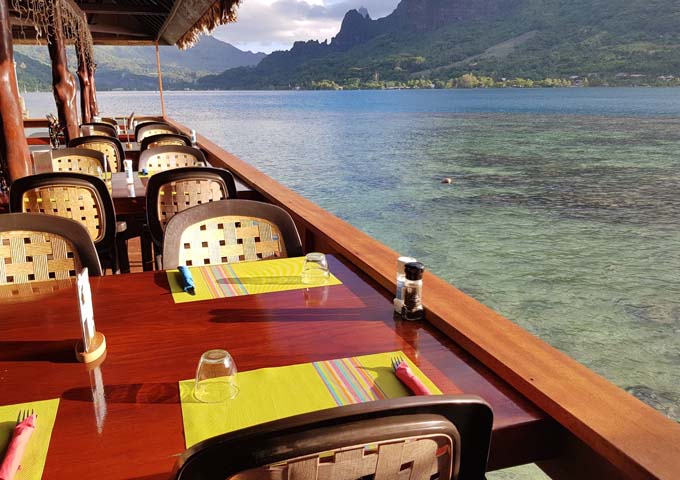 Hotel Kaveka nearby offers French, Chinese and Polynesian food.