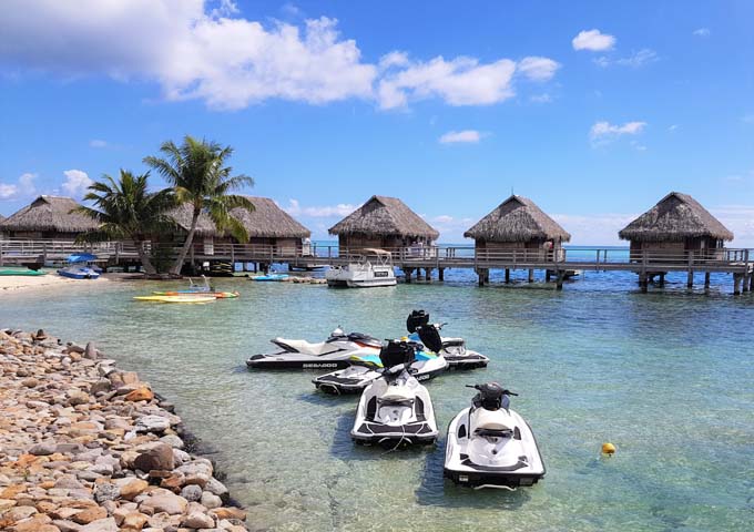 The onsite dive centre offers many water sports facilities.